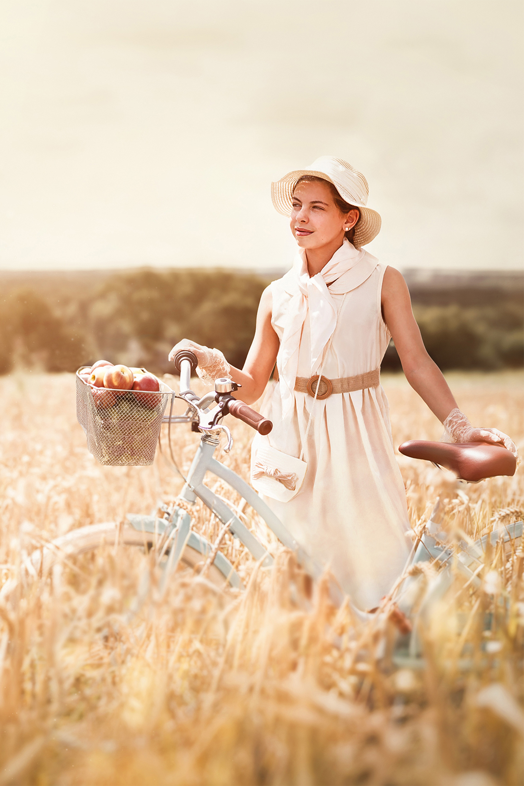 Shooting photo portrait jeune fille année 40 50 champ de blé par photographe le mans en sarthe